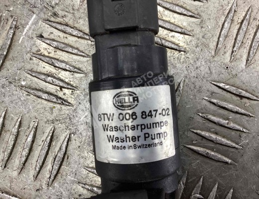 Насос (моторчик) омывателя стекла Volkswagen Golf IV (1J) 1997-2004  Volkswagen Golf Golf IV (1J) 1997-2004