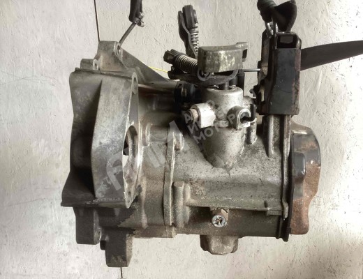 КПП механическая (МКПП) 5-ступенчатая Volkswagen Polo IV (9N) 2001-2005  Volkswagen Polo Polo IV (9N) 2001-2005