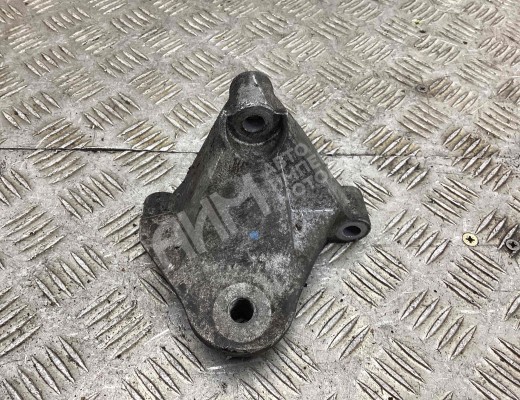 Кронштейн двигателя Renault Megane II 2002-2006  Renault Megane Megane II 2002-2006