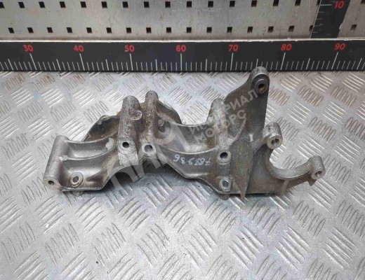 Кронштейн генератора Volkswagen Golf IV (1J) 1997-2004  Volkswagen Golf Golf IV (1J) 1997-2004