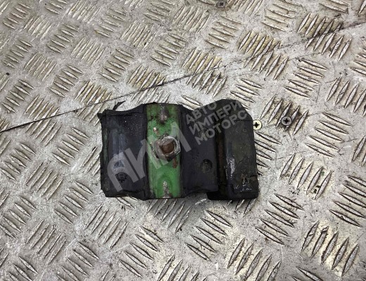 Подушка крепления двигателя Audi 80 B3 (89) 1986-1991  Audi 80 80 B3 (89) 1986-1991