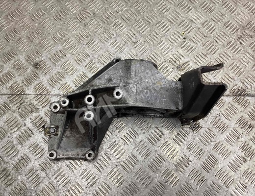 Кронштейн полуоси Mercedes Vito I (W638) 1996-2003  Mercedes Vito Vito I (W638) 1996-2003