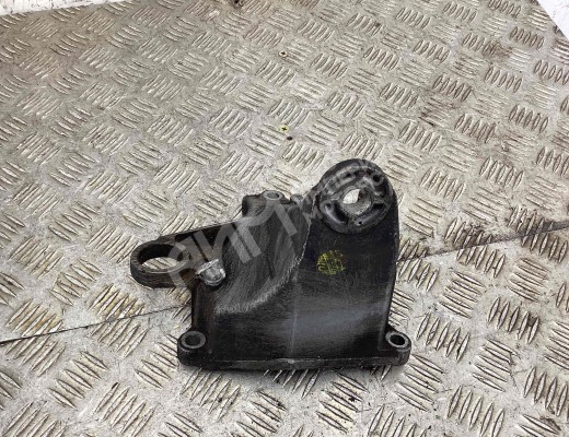 Кронштейн КПП Volkswagen Passat B5 (3B) 1996-2000  Volkswagen Passat Passat B5 (3B) 1996-2000