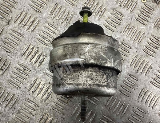 Подушка крепления двигателя Volkswagen Passat B5+ (3B) 2000-2005 рестайлинг  Volkswagen Passat Passat B5+ (3B) 2000-2005 рестайлинг