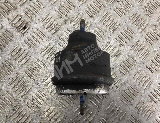 Подушка крепления двигателя Volkswagen Passat B5 (3B) 1996-2000  Volkswagen Passat Passat B5 (3B) 1996-2000