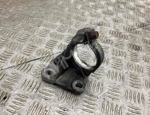 Кронштейн полуоси Renault Scenic II (JM) 2006-2009 рестайлинг  Renault Scenic Scenic II (JM) 2006-2009 рестайлинг