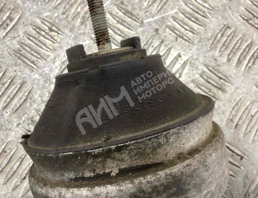 Подушка крепления двигателя Volkswagen Passat B5 (3B) 1996-2000  Volkswagen Passat Passat B5 (3B) 1996-2000