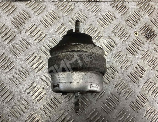 Подушка крепления двигателя Volkswagen Passat B5 (3B) 1996-2000  Volkswagen Passat Passat B5 (3B) 1996-2000