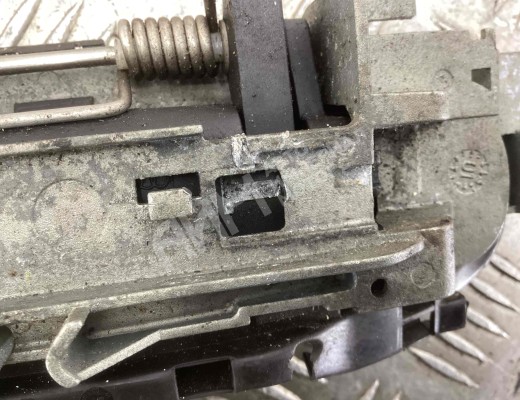 Ручка наружная передняя левая Audi A4 B6 (8EC, 8E5) 2000-2004  Audi A4 A4 B6 (8EC, 8E5) 2000-2004