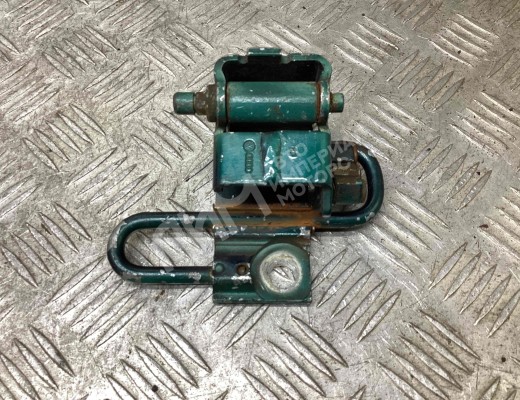 Петля двери передней левой Volkswagen Passat B5+ (3B) 2000-2005 рестайлинг  Volkswagen Passat Passat B5+ (3B) 2000-2005 рестайлинг