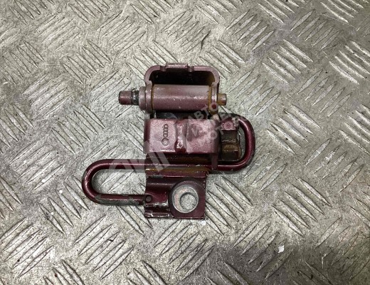 Петля двери передней левой  Audi A3 I (8L) 2000-2003 рестайлинг