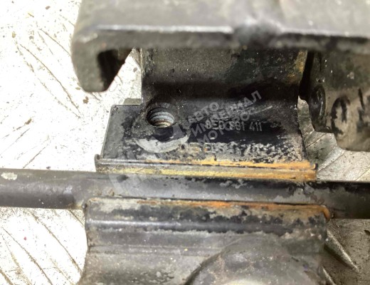 Петля двери передней левой Audi A4 B6 (8EC, 8E5) 2000-2004  Audi A4 A4 B6 (8EC, 8E5) 2000-2004
