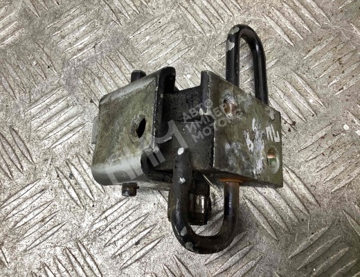 Петля двери передней левой Audi A4 B6 (8EC, 8E5) 2000-2004  Audi A4 A4 B6 (8EC, 8E5) 2000-2004