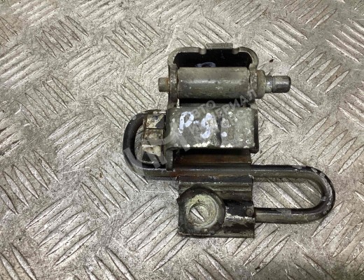 Петля двери передней правой Volkswagen Passat B5 (3B) 1996-2000  Volkswagen Passat Passat B5 (3B) 1996-2000