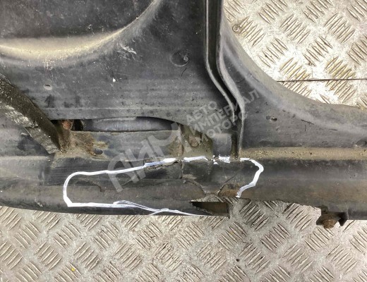 Передняя панель крепления облицовки (телевизор) Volkswagen Passat B5 (3B) 1996-2000  Volkswagen Passat Passat B5 (3B) 1996-2000