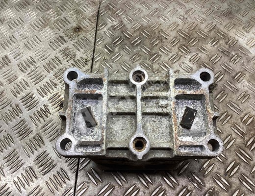 Подушка крепления КПП Mercedes Axor 2001-н.в.  Mercedes Axor Axor 2001-н.в.