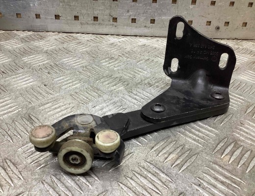 Ролик двери сдвижной Volkswagen Caddy III (2K) 2010-2015 рестайлинг  Volkswagen Caddy Caddy III (2K) 2010-2015 рестайлинг