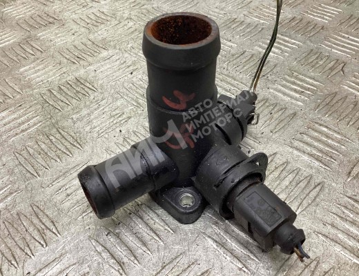 Фланец (тройник) системы охлаждения Volkswagen Transporter T4 (7D) 1997-2003 рестайлинг  Volkswagen Transporter Transporter T4 (7D) 1997-2003 рестайлинг