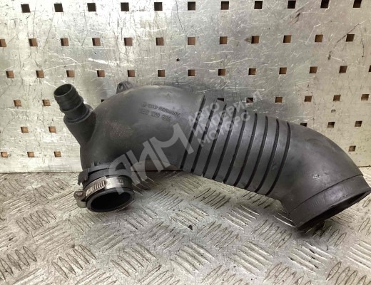Патрубок воздушного фильтра Audi A4 B6 (8EC, 8E5) 2000-2004  Audi A4 A4 B6 (8EC, 8E5) 2000-2004