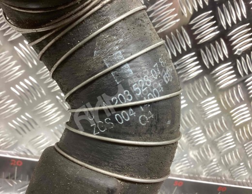 Патрубок интеркулера Mercedes C (W203) 2000-2004  Mercedes C C (W203) 2000-2004