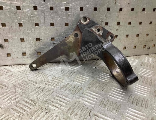Кронштейн полуоси  Nissan X-Trail (T30) 2004-2007 рестайлинг