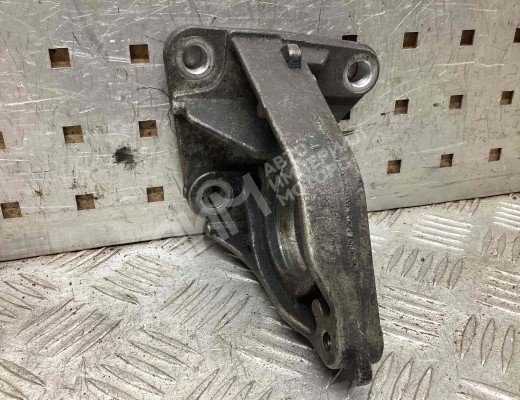 Кронштейн полуоси Renault Scenic II (JM) 2006-2009 рестайлинг  Renault Scenic Scenic II (JM) 2006-2009 рестайлинг