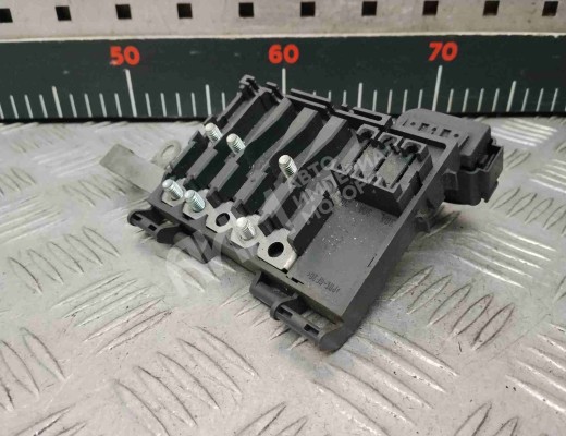 Блок предохранителей Volkswagen Golf IV (1J) 1997-2004  Volkswagen Golf Golf IV (1J) 1997-2004