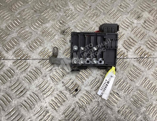 Блок предохранителей Volkswagen Golf IV (1J) 1997-2004  Volkswagen Golf Golf IV (1J) 1997-2004