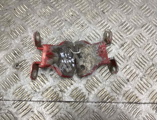 Петля двери  Nissan Micra III (K12) 2002-2010