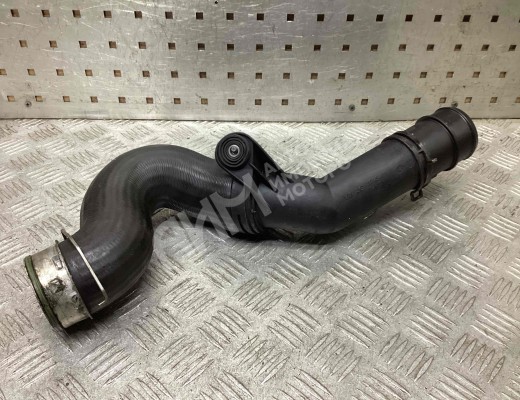 Патрубок интеркулера Volkswagen Passat B6 (3C) 2005-2010  Volkswagen Passat Passat B6 (3C) 2005-2010