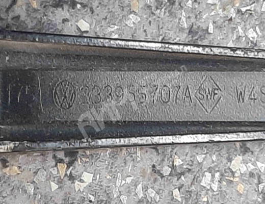 Щеткодержатель задний Volkswagen Passat B4 (3A) 1993-1997  Volkswagen Passat Passat B4 (3A) 1993-1997