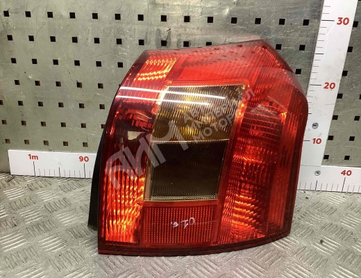 Фонарь задний правый Toyota Corolla (E120) 2001-2007  Toyota Corolla Corolla (E120) 2001-2007