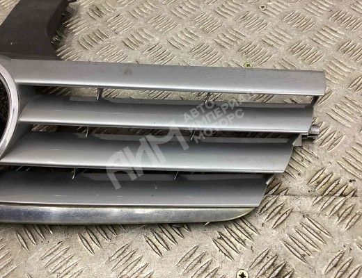 Решетка радиатора Mercedes C (W203) 2000-2004  Mercedes C C (W203) 2000-2004