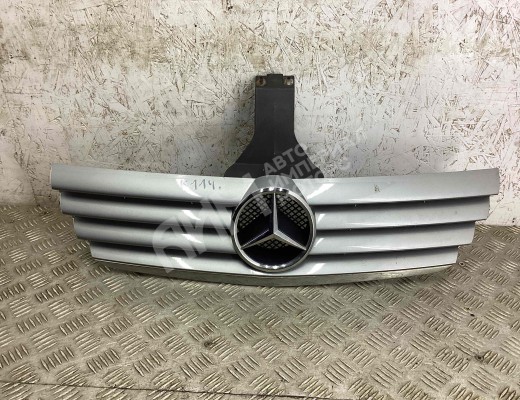 Решетка радиатора Mercedes C (W203) 2000-2004  Mercedes C C (W203) 2000-2004
