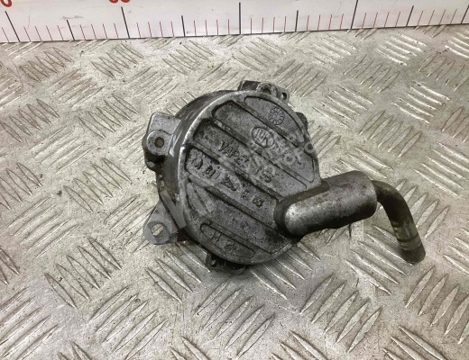 Насос вакуумный Mercedes C (W203) 2000-2004  Mercedes C C (W203) 2000-2004