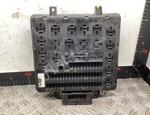 Блок предохранителей Renault Midlum I 2000-2006  Renault Midlum Midlum I 2000-2006