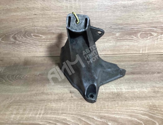 Кронштейн двигателя Audi A4 B6 (8EC, 8E5) 2000-2004  Audi A4 A4 B6 (8EC, 8E5) 2000-2004
