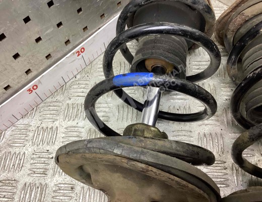 Стойка передняя левая Toyota Corolla (E120) 2001-2007  Toyota Corolla Corolla (E120) 2001-2007