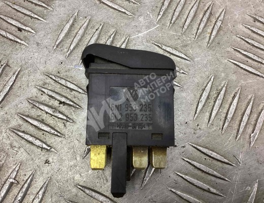 Кнопка аварийной сигнализации Volkswagen Golf IV (1J) 1997-2004  Volkswagen Golf Golf IV (1J) 1997-2004