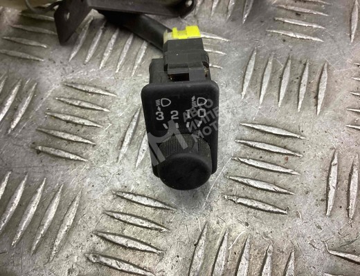 Кнопка стеклоподъемника Nissan Primera I (P10) 1990-1996  Nissan Primera Primera I (P10) 1990-1996