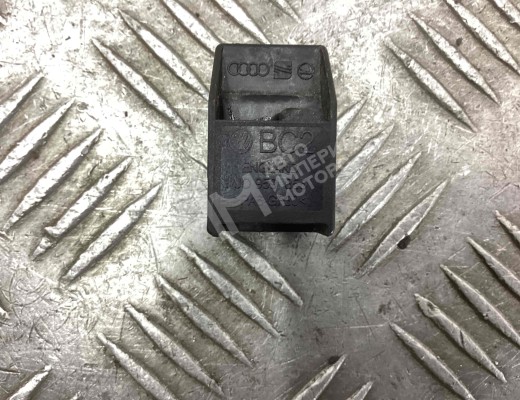Кнопка стеклоподъемника переднего правого Volkswagen Passat B5 (3B) 1996-2000  Volkswagen Passat Passat B5 (3B) 1996-2000
