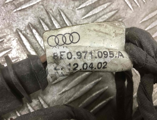 Датчик парктроника Audi A4 B6 (8EC, 8E5) 2000-2004  Audi A4 A4 B6 (8EC, 8E5) 2000-2004
