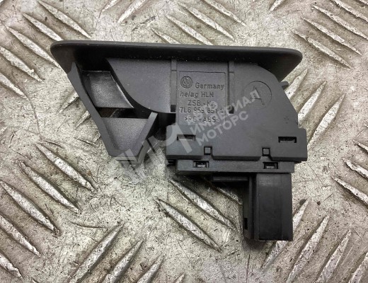 Кнопка стеклоподъемника переднего левого Volkswagen Touareg I (7L) 2002-2006  Volkswagen Touareg Touareg I (7L) 2002-2006