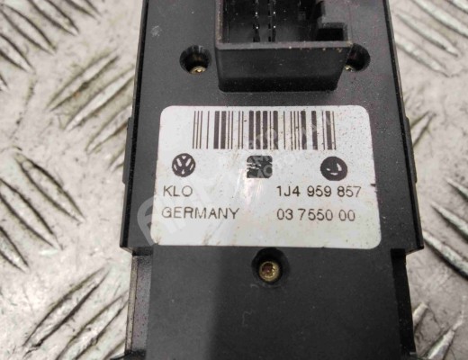 Блок управления стеклоподъемниками Volkswagen Bora (1J) 1998-2005  Volkswagen Bora Bora (1J) 1998-2005