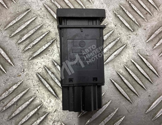 Кнопка подогрева заднего стекла Volkswagen Golf III (1H) 1991-1997  Volkswagen Golf Golf III (1H) 1991-1997