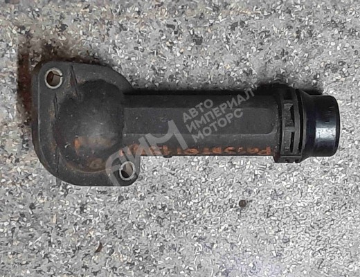 Фланец (тройник) системы охлаждения Volkswagen Passat B5+ (3B) 2000-2005 рестайлинг  Volkswagen Passat Passat B5+ (3B) 2000-2005 рестайлинг