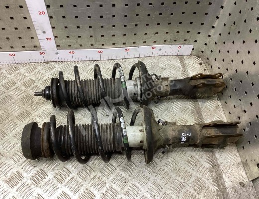 Стойка передняя правая Volkswagen Golf III (1H) 1991-1997  Volkswagen Golf Golf III (1H) 1991-1997