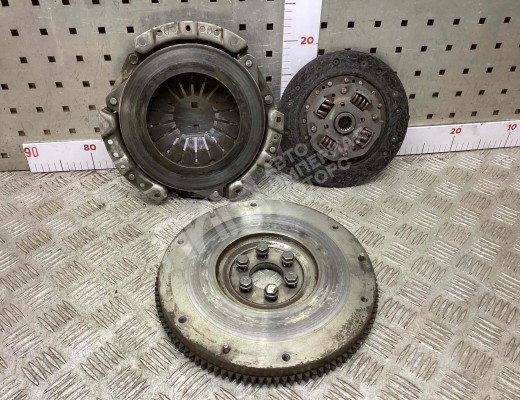 Комплект сцепления Nissan Almera II (N16) 2000-2006  Nissan Almera Almera II (N16) 2000-2006