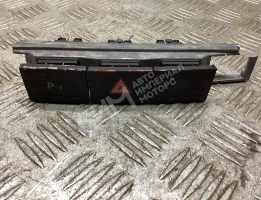 Кнопка аварийной сигнализации Volkswagen Touareg I (7L) 2002-2006  Volkswagen Touareg Touareg I (7L) 2002-2006