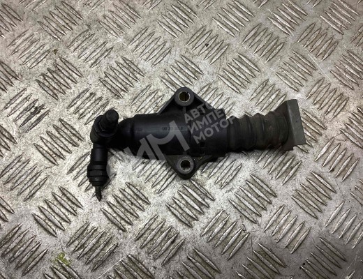 Цилиндр сцепления рабочий Volkswagen Golf IV (1J) 1997-2004  Volkswagen Golf Golf IV (1J) 1997-2004